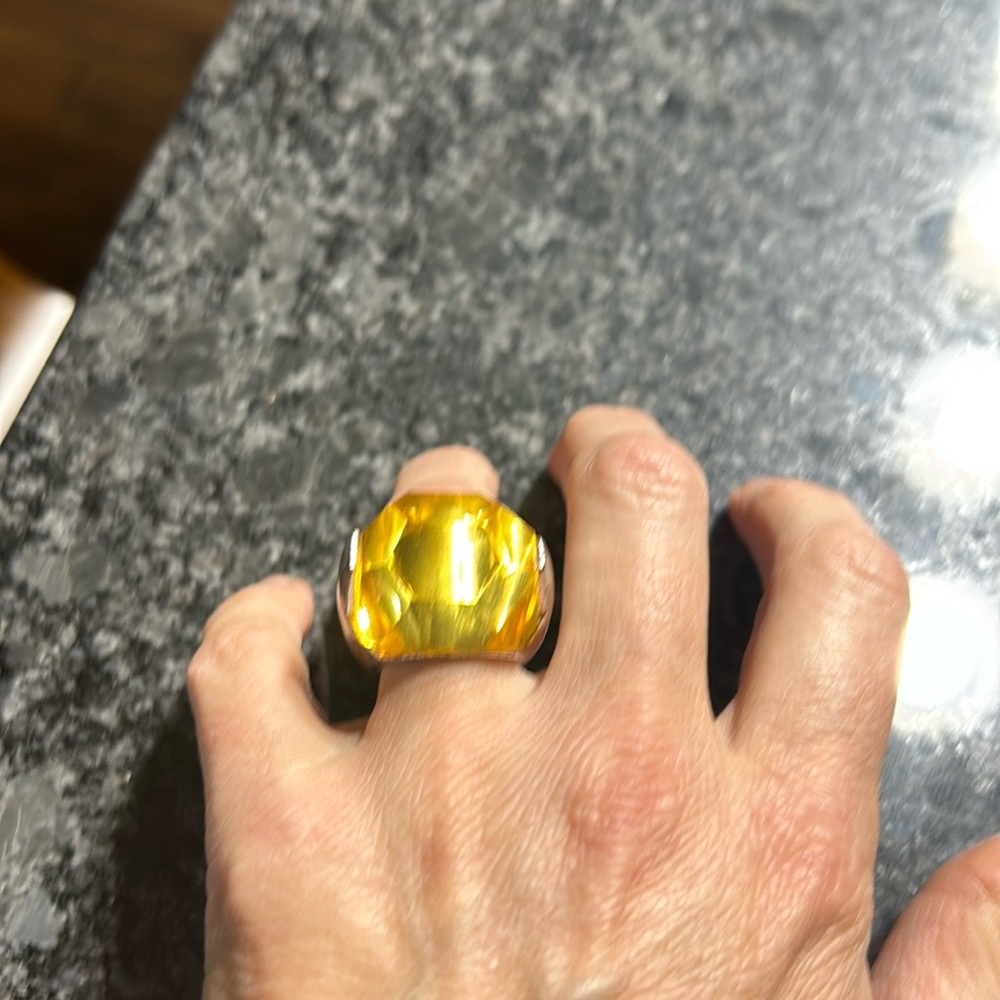Kenneth Cole Reaction Statement Ring. ring size 7. clear amber color